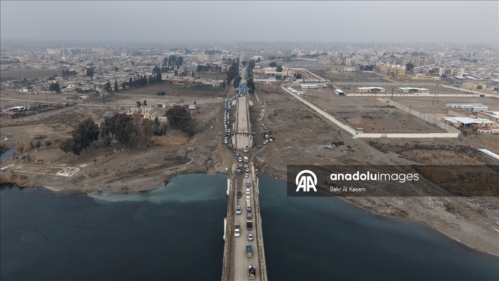 الرقة السورية.. الحكومة تبدأ أعمال ترميم الجسور على نهر الفرات