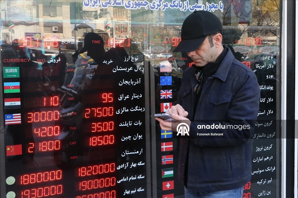 İran'da dolar ulusal para birimine karşı tarihin en yüksek seviyesine çıktı