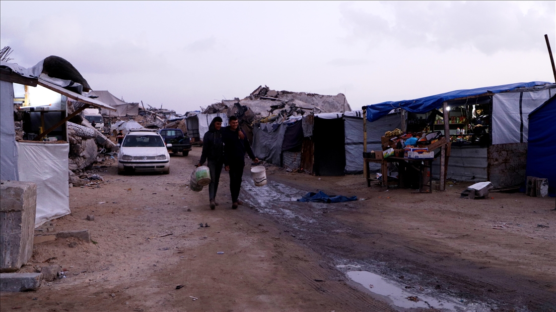 Gazze’nin kuzeyindeki Cibaliya Mülteci Kampı’nda günlük yaşam