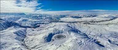 Li Erzinganê Gola Polatê ya bi berfê venixumî ji asîmanan va hat kişandin