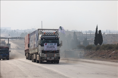 "الإغاثة التركية" تصل قرى عين العرب بالقوارب رغم حصار "قسد"