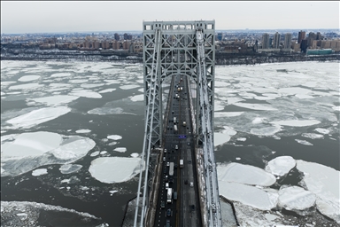 В Кингстоне река Гудзон покрылась льдом из-за сильных морозов