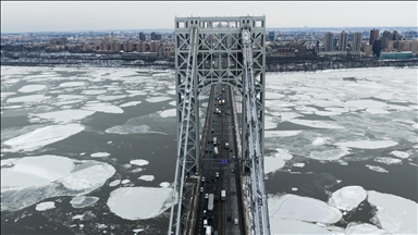New York’ta dondurucu soğuklar Hudson Nehri’ni kısmen dondurdu