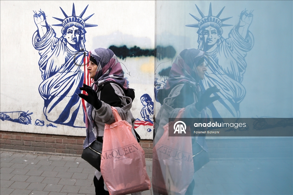 طهران.. لافتات مناهضة للولايات المتحدة في شوارع العاصمة الإيرانية