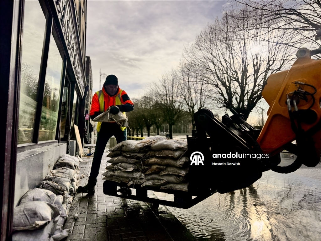 B Ирландии десятки домов и торговых точек затопило из-за шторма 11