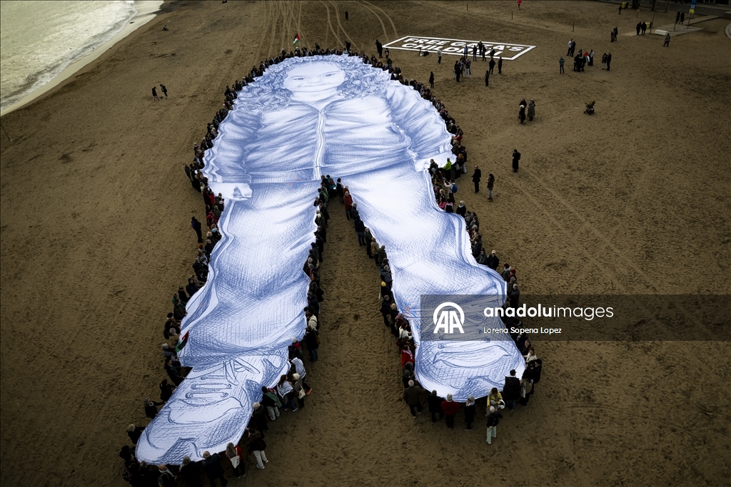Giant portrait displayed in Barcelona to honor Palestinian child Hind Rajab