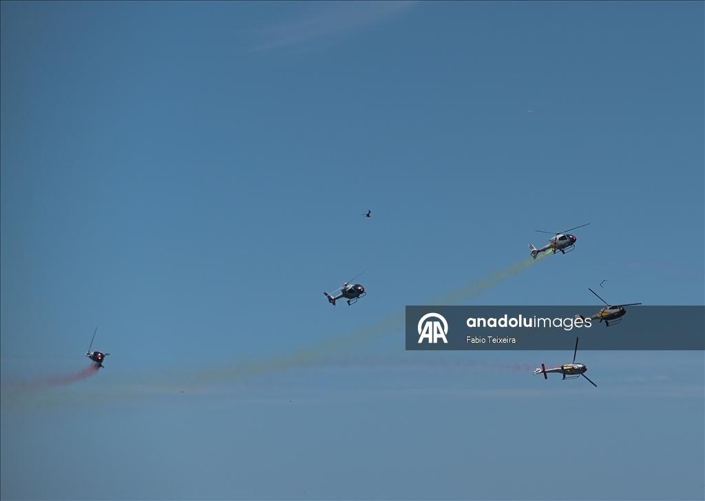 Испанская пилотажная группа «Patrulla Aspa» выполнила показательный полет в Рио-де-Жанейро