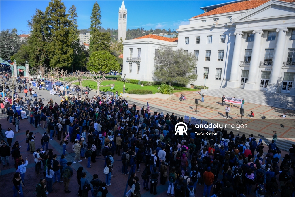 Студенты UC Berkeley вышли на протест против ICE