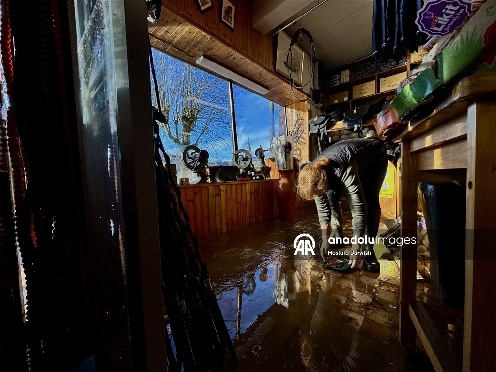 B Ирландии десятки домов и торговых точек затопило из-за шторма 10