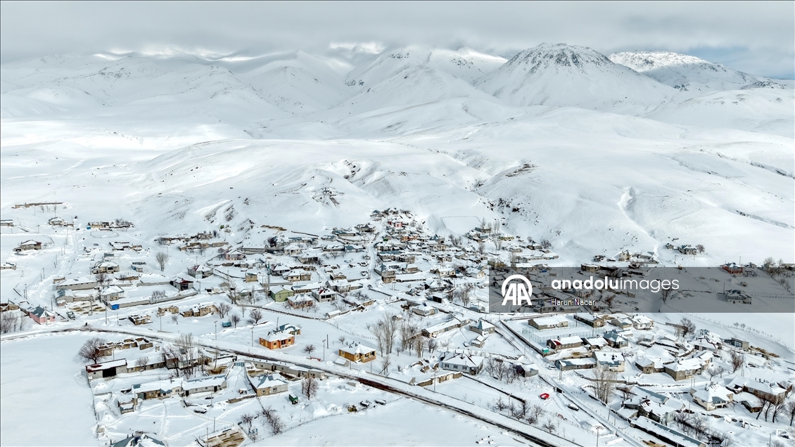 Süphan Dağı eteğindeki karla kaplı köylerde kış şartları yaşamı zorlaştırıyor