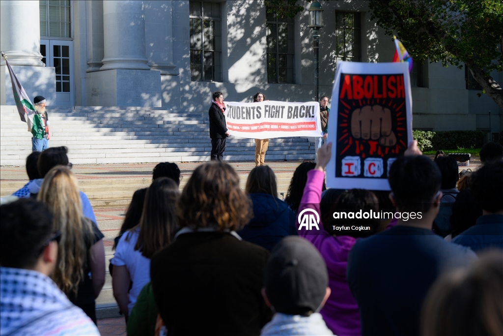 Студенты UC Berkeley вышли на протест против ICE
