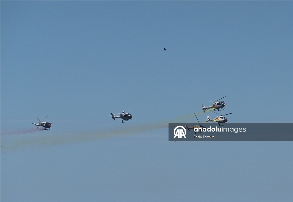 Испанская пилотажная группа «Patrulla Aspa» выполнила показательный полет в Рио-де-Жанейро