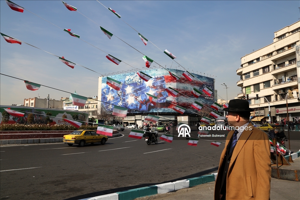 طهران.. لافتات مناهضة للولايات المتحدة في شوارع العاصمة الإيرانية