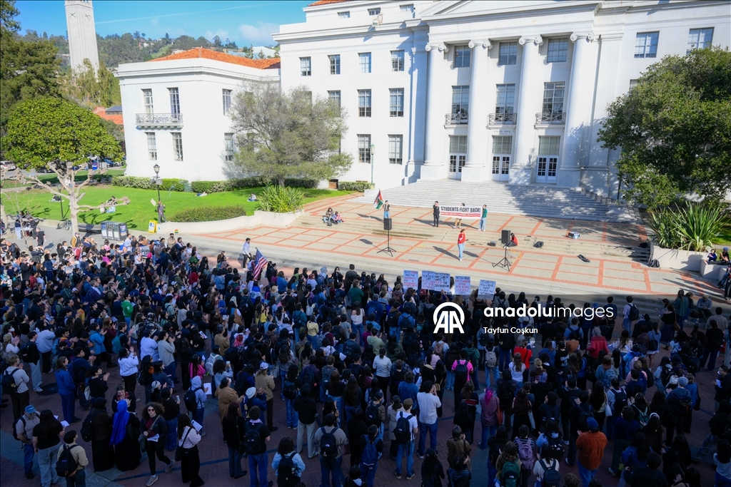 Студенты UC Berkeley вышли на протест против ICE