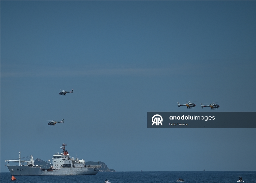 Испанская пилотажная группа «Patrulla Aspa» выполнила показательный полет в Рио-де-Жанейро