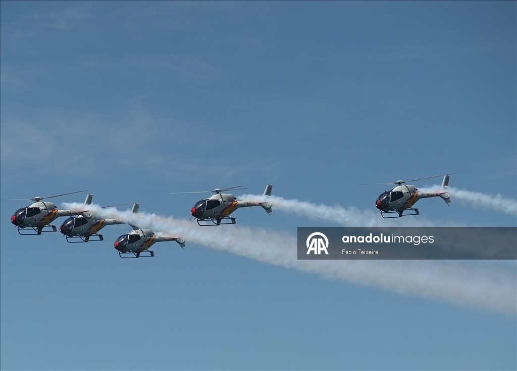 Испанская пилотажная группа «Patrulla Aspa» выполнила показательный полет в Рио-де-Жанейро