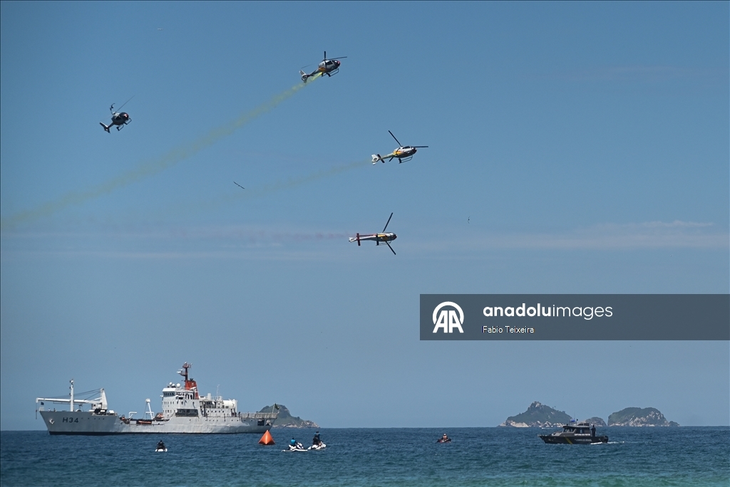 Испанская пилотажная группа «Patrulla Aspa» выполнила показательный полет в Рио-де-Жанейро