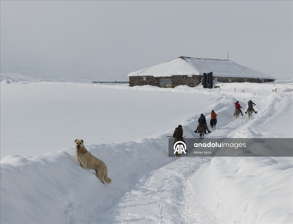 Karlıova’da atçılık geleneği çocukların oyunlarına yansıyor