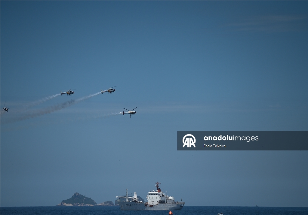 Испанская пилотажная группа «Patrulla Aspa» выполнила показательный полет в Рио-де-Жанейро