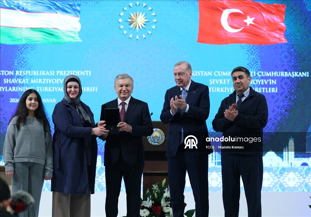 Cumhurbaşkanı Erdoğan, Özbekistan Cumhurbaşkanı Mirziyoyev ile bir araya geldi