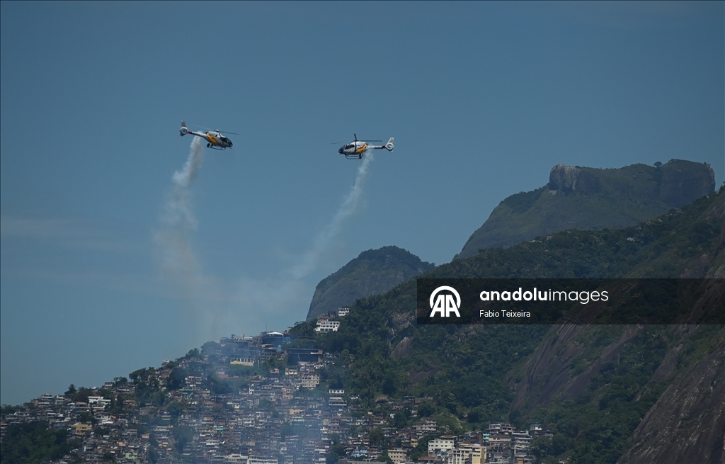 Испанская пилотажная группа «Patrulla Aspa» выполнила показательный полет в Рио-де-Жанейро