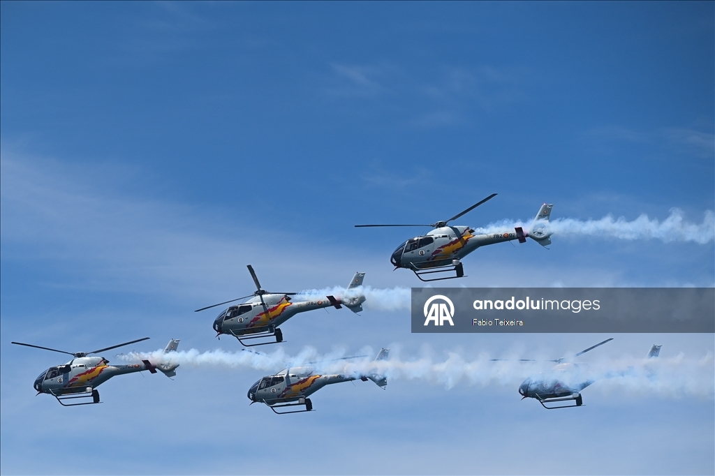 Испанская пилотажная группа «Patrulla Aspa» выполнила показательный полет в Рио-де-Жанейро