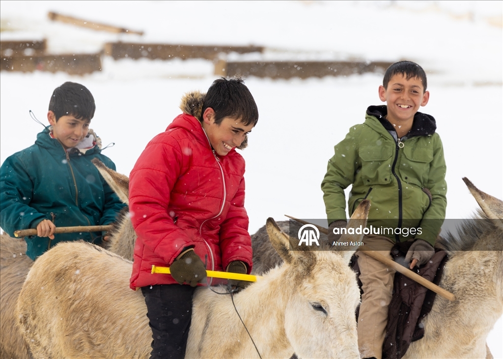 Karlıova’da atçılık geleneği çocukların oyunlarına yansıyor
