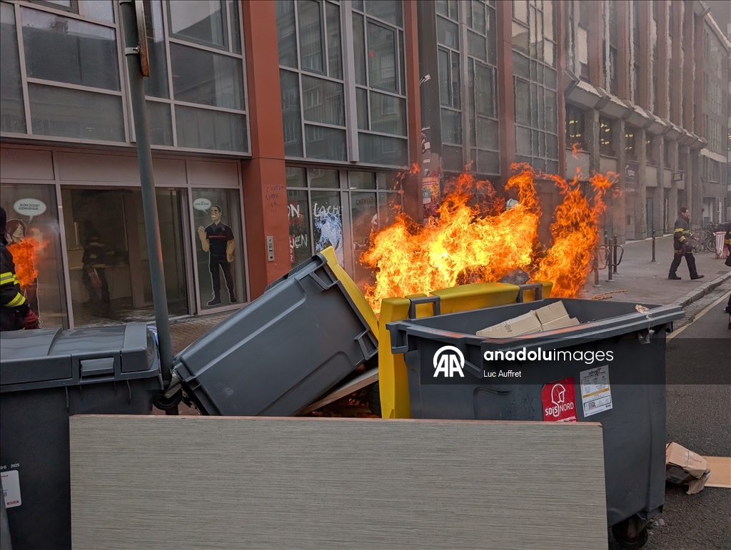 Firefighters protest over staff shortages and poor working conditions in Lille