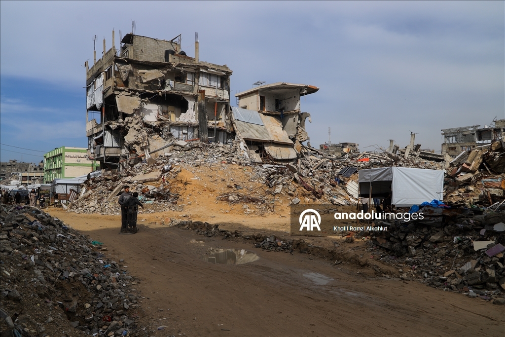 İsrail’in harabeye çevirdiği Gazze kentindeki Şeyh Rıdvan Mahallesi’nde günlük yaşam