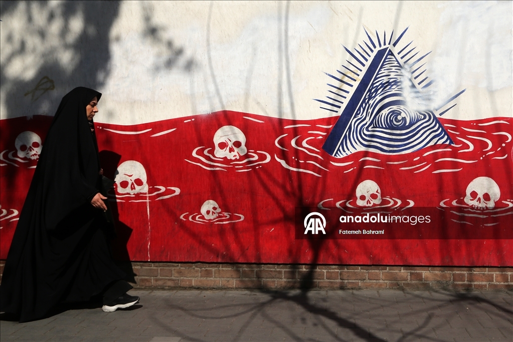 طهران.. لافتات مناهضة للولايات المتحدة في شوارع العاصمة الإيرانية