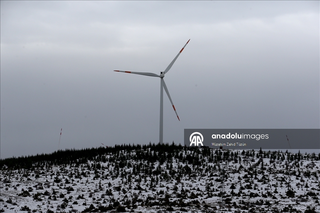 Снежную красоту в районе Аладаглар запечатлели с дрона