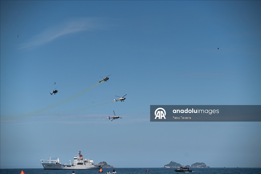 Испанская пилотажная группа «Patrulla Aspa» выполнила показательный полет в Рио-де-Жанейро