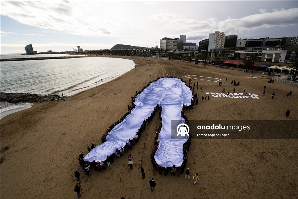 Giant portrait displayed in Barcelona to honor Palestinian child Hind Rajab