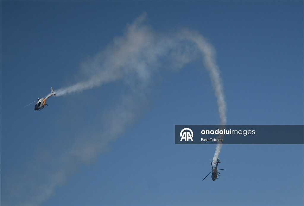 Испанская пилотажная группа «Patrulla Aspa» выполнила показательный полет в Рио-де-Жанейро
