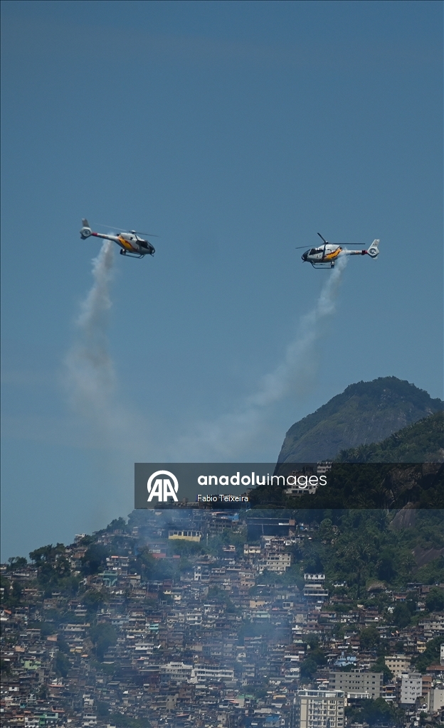 Испанская пилотажная группа «Patrulla Aspa» выполнила показательный полет в Рио-де-Жанейро