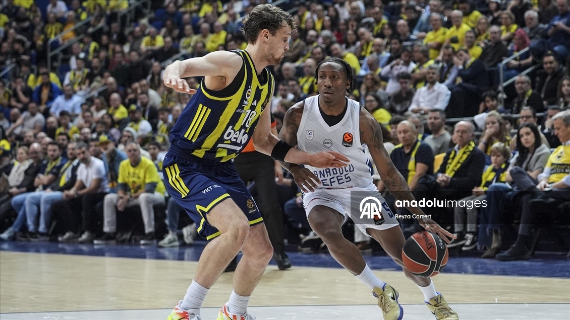 Basketbol Avrupa Ligi'ndeki Türk derbisini Fenerbahçe Beko kazandı