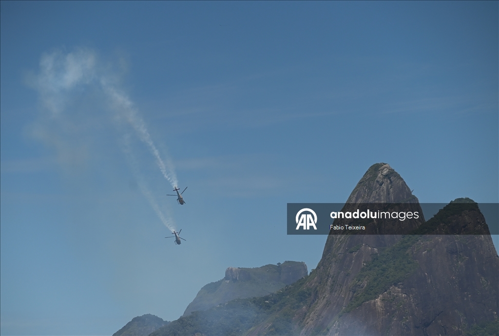 Испанская пилотажная группа «Patrulla Aspa» выполнила показательный полет в Рио-де-Жанейро