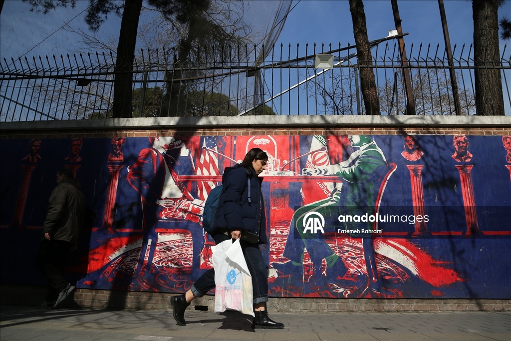 طهران.. لافتات مناهضة للولايات المتحدة في شوارع العاصمة الإيرانية