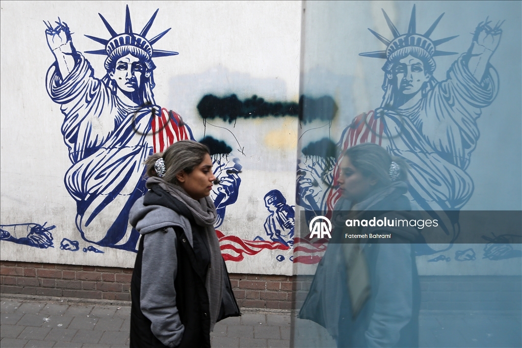 طهران.. لافتات مناهضة للولايات المتحدة في شوارع العاصمة الإيرانية