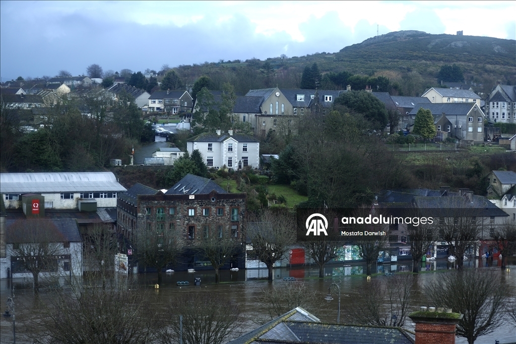 B Ирландии десятки домов и торговых точек затопило из-за шторма 3