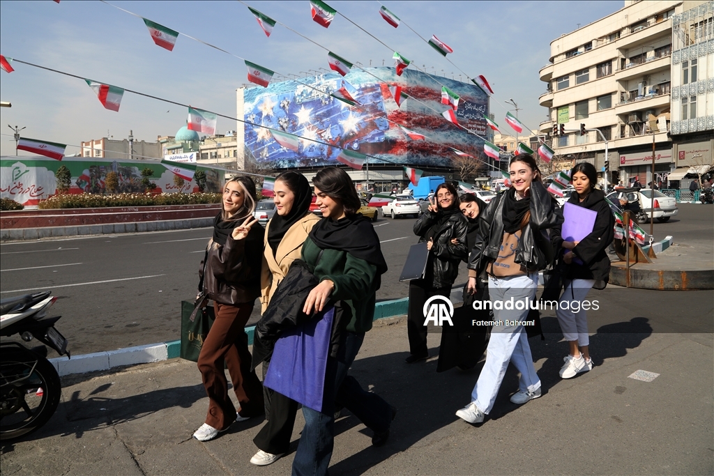 طهران.. لافتات مناهضة للولايات المتحدة في شوارع العاصمة الإيرانية