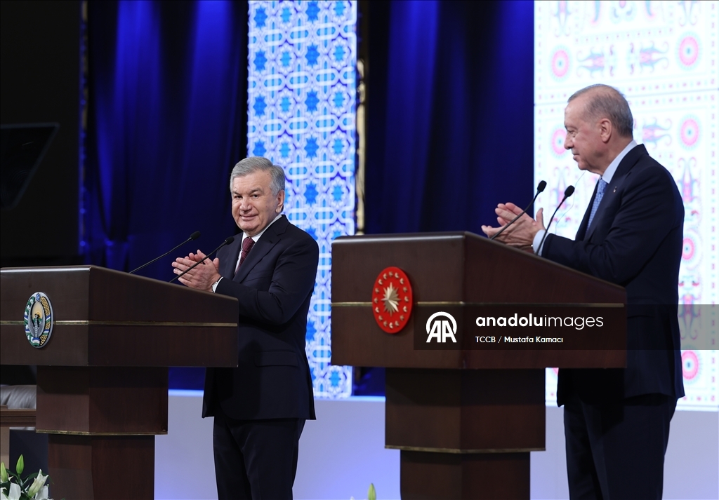 Cumhurbaşkanı Erdoğan, Özbekistan Cumhurbaşkanı Mirziyoyev ile bir araya geldi