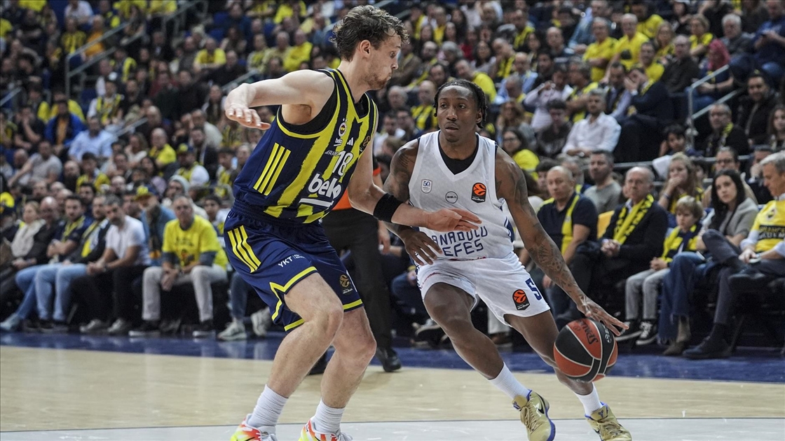 Basketbol Avrupa Ligi'ndeki Türk derbisini Fenerbahçe Beko kazandı