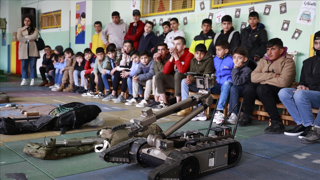 Lübnan'ın güneyinde çocuklar mayın ve savaş kalıntılarına karşı bilinçlendiriliyor