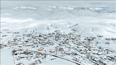 Süphan Dağı eteğindeki karla kaplı köylerde kış şartları yaşamı zorlaştırıyor