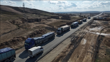 Suriye hükümetinin açtığı insani koridordan Kamışlı'ya yardımlar gönderiliyor