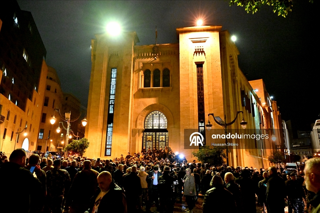 لبنان.. عسكريون متقاعدون يقتحمون ساحة البرلمان