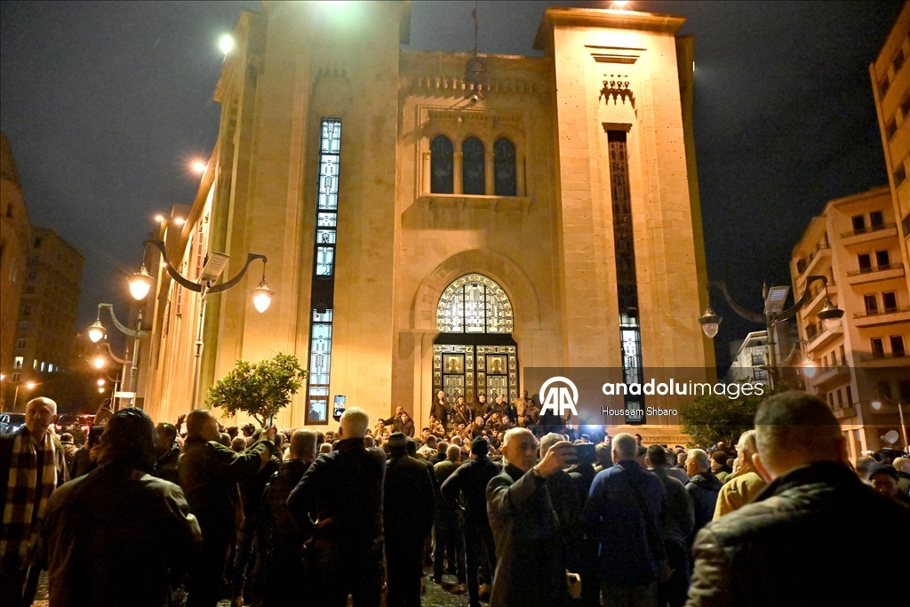 لبنان.. عسكريون متقاعدون يقتحمون ساحة البرلمان