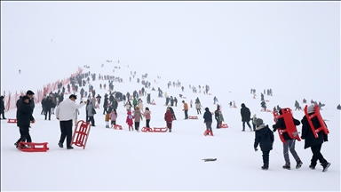 Muş Güzeldağ Kayak Merkezi 25 bini aşkın kayakseveri ağırladı