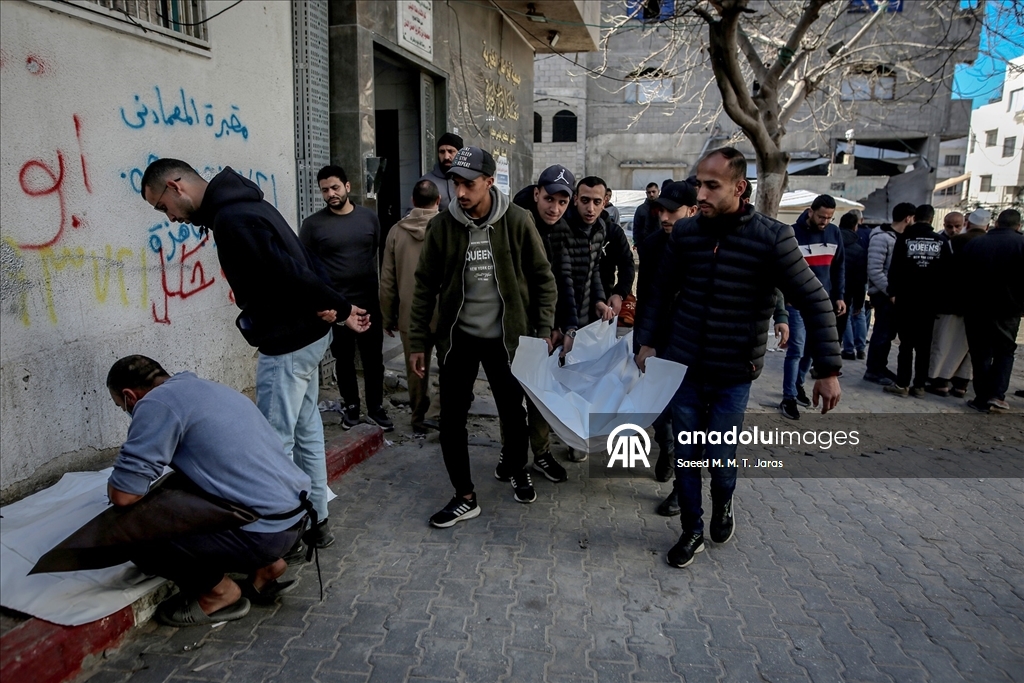 İsrail'in Gazze’ye düzenlediği saldırılarda 7'si aynı aileden 12 Filistinli hayatını kaybetti